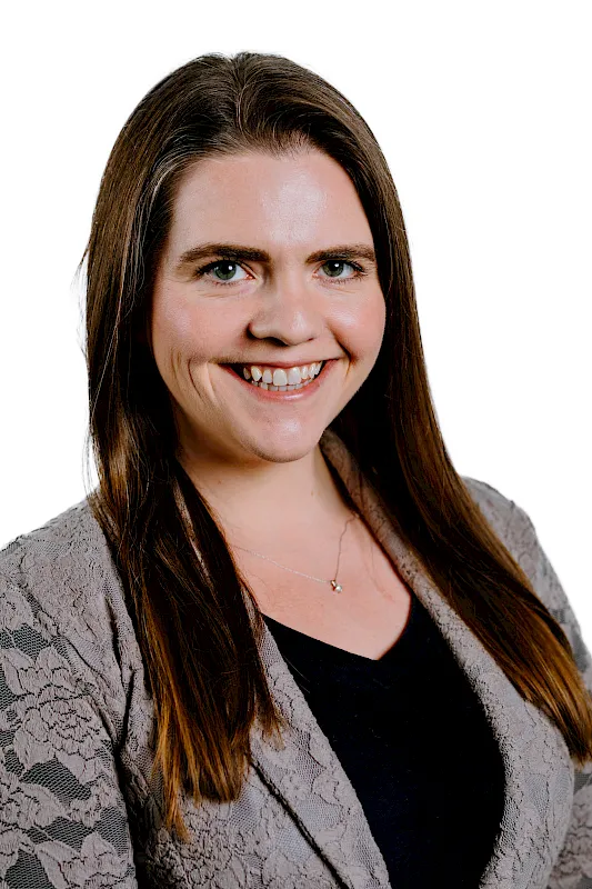 portrait-leah-hooks_1.jpg
