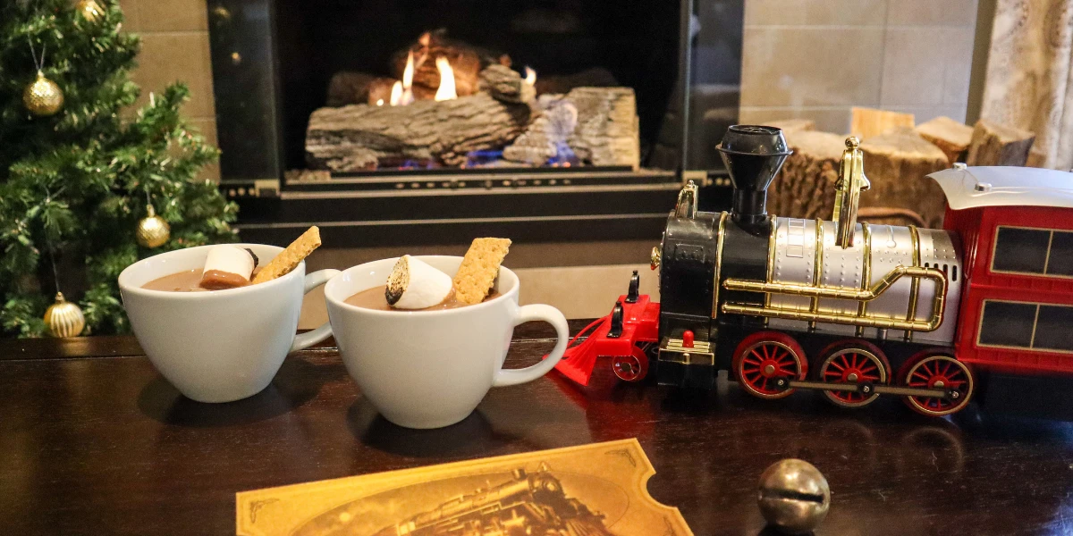 opa_holiday_movie_camapign-_polar_express1